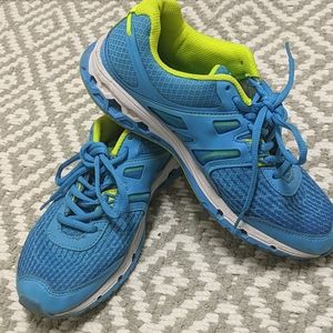 Women's L.A. Gear Blue Sneakers. Size 8.5